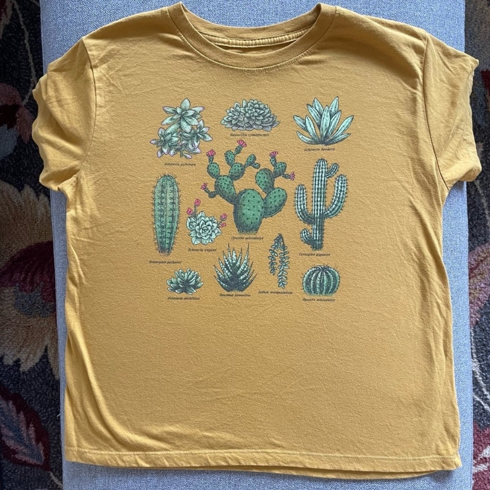 🌞Women’s Cactus and Succulents Tee w/Scientific Names - size M